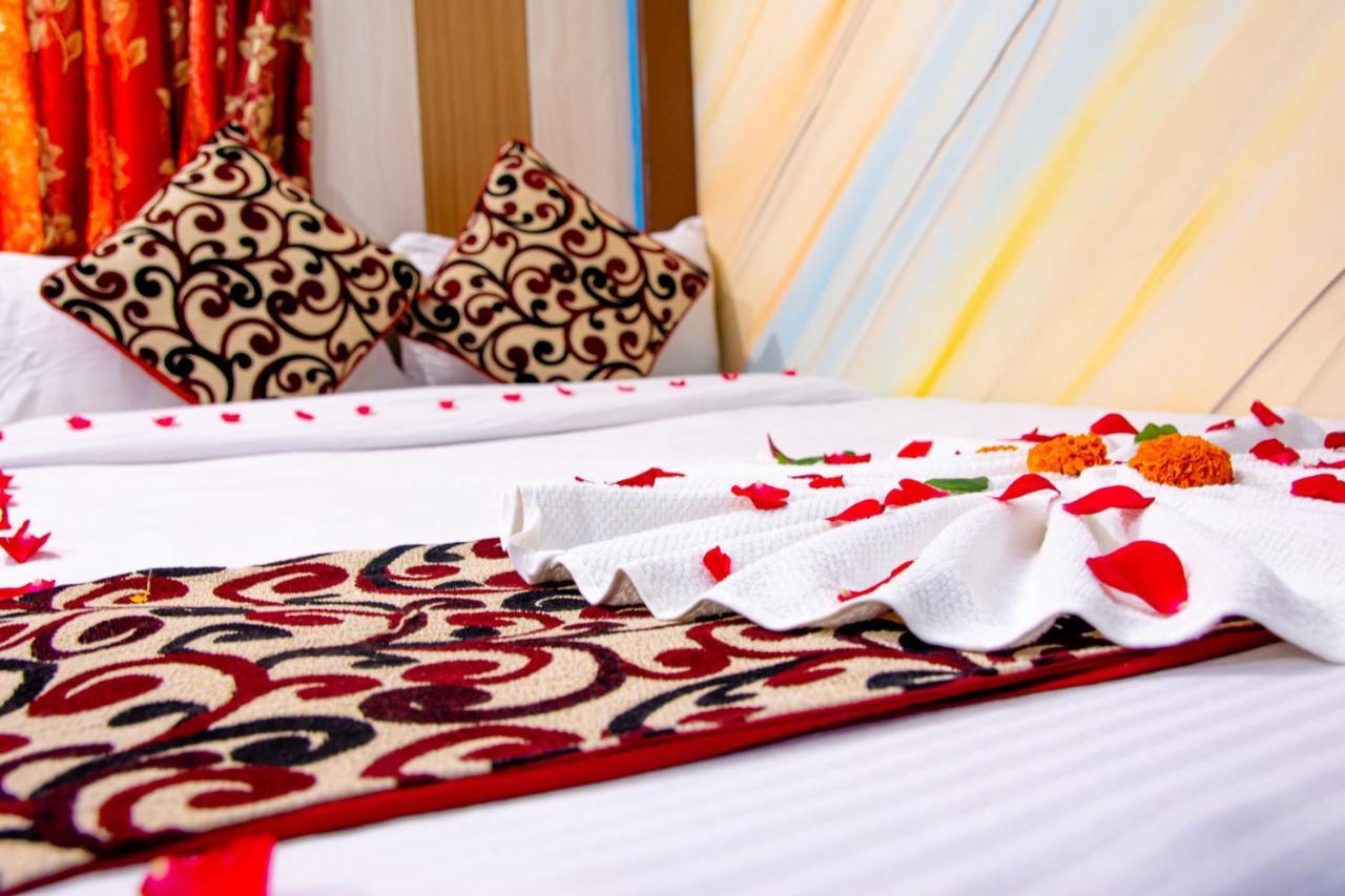 Hotel Middle Point Pvt Ltd بوكْرا المظهر الخارجي الصورة