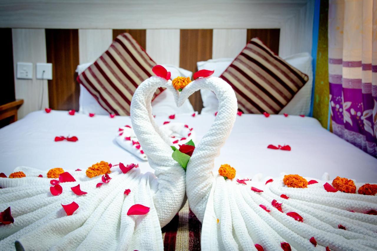 Hotel Middle Point Pvt Ltd بوكْرا المظهر الخارجي الصورة