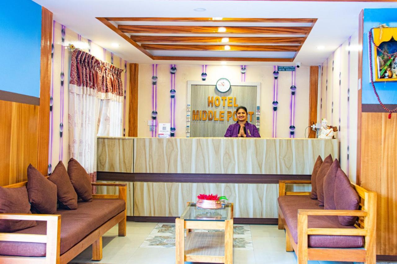 Hotel Middle Point Pvt Ltd بوكْرا المظهر الخارجي الصورة