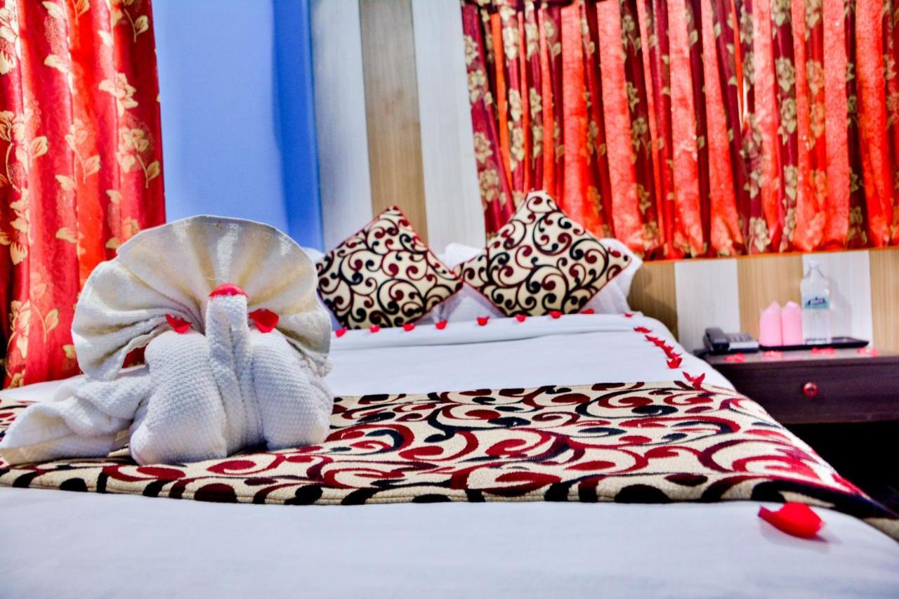 Hotel Middle Point Pvt Ltd بوكْرا المظهر الخارجي الصورة