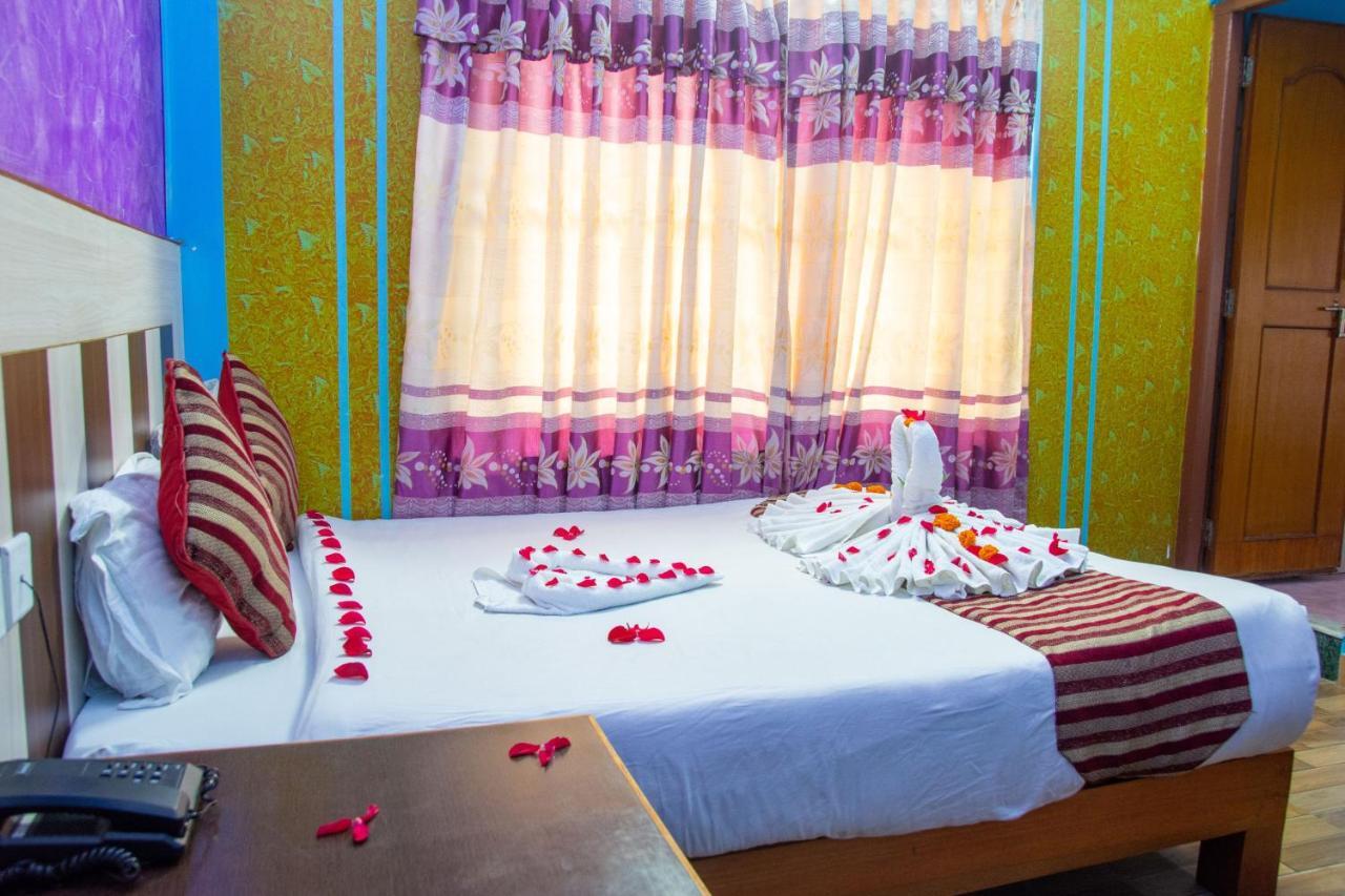 Hotel Middle Point Pvt Ltd بوكْرا المظهر الخارجي الصورة