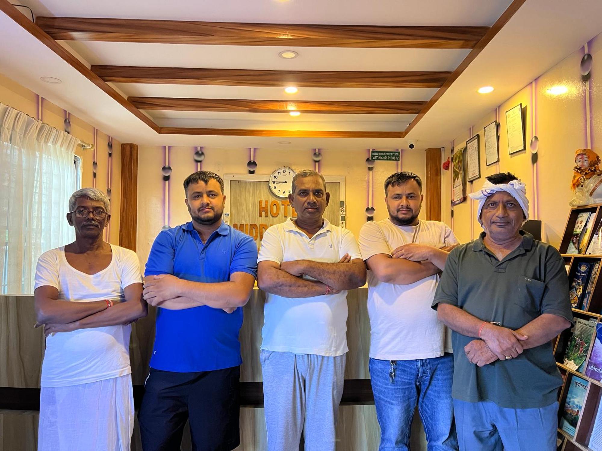 Hotel Middle Point Pvt Ltd بوكْرا المظهر الخارجي الصورة
